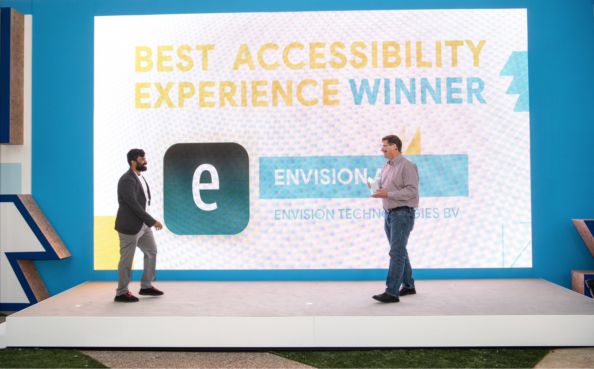 Karthik Kannan walking on the stage to receive the award