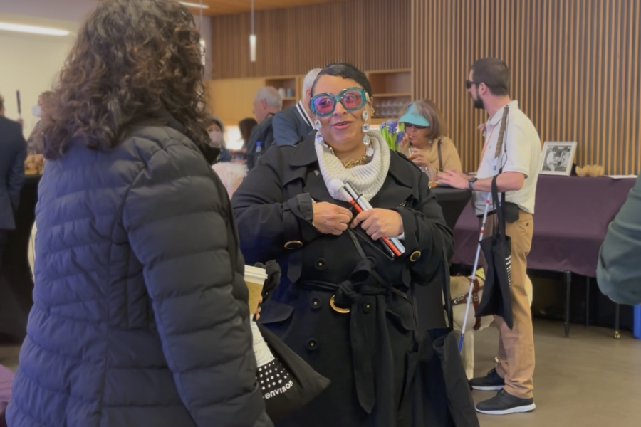 Iolanda Antunes talking to an attendee at Inclusive Innovations 2023.