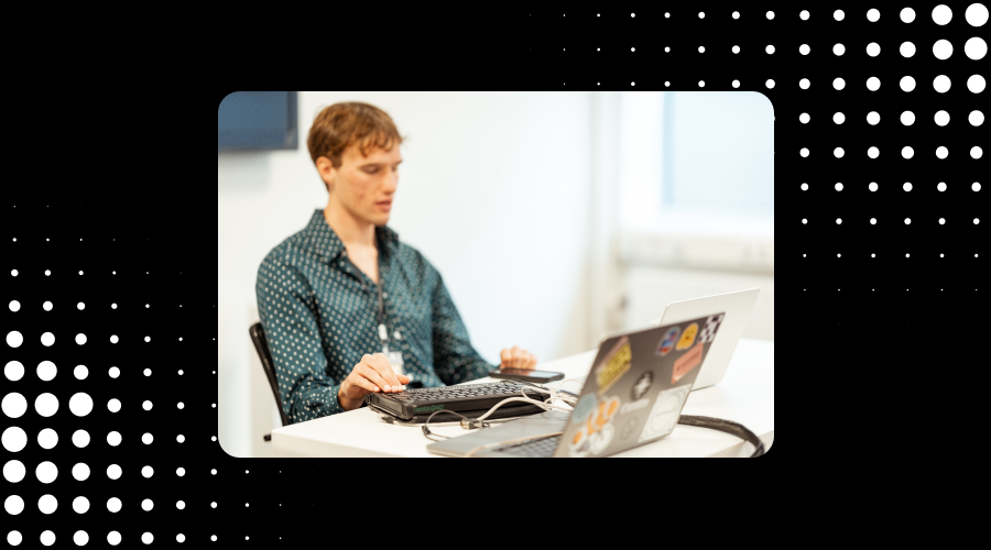 Jesse Wienholts, accessibility expert in NL giving a workshop on non-visual accessibility in our Inclusive Innovations in Utrecht