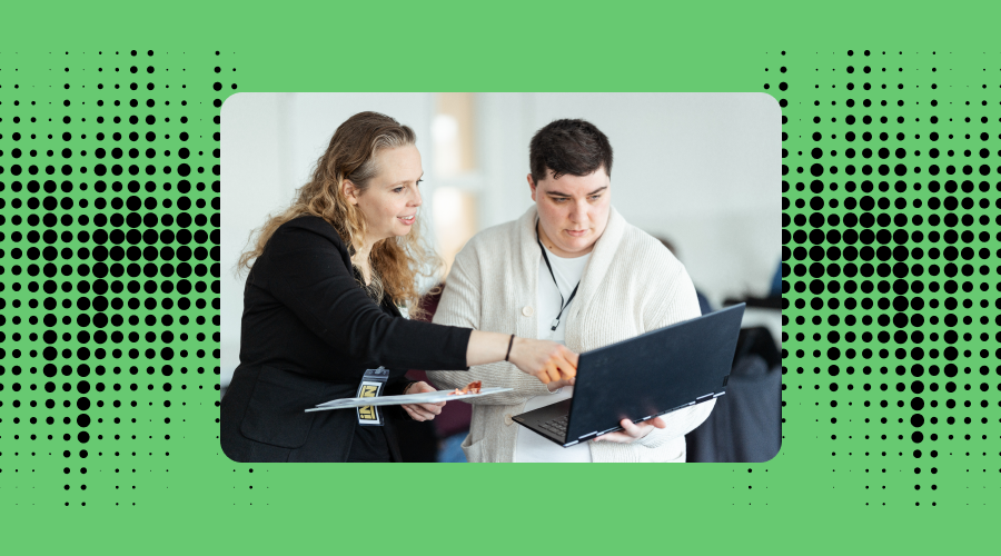 Workshop participants discussing the content on a laptop screen during the previous ININ event. 